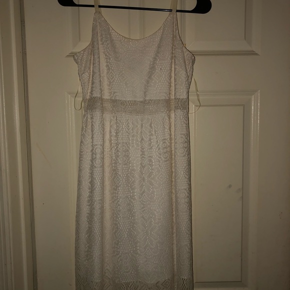 Dresses - Picture 2 of 3